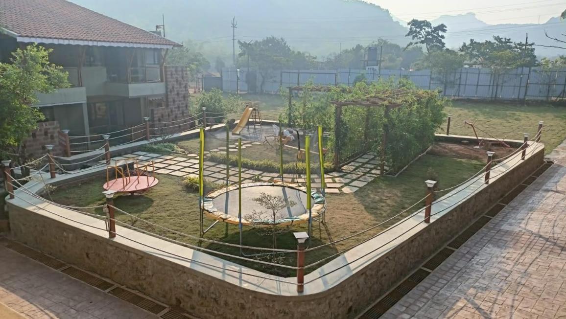 Mastiff Grand La Villae Lonavala Εξωτερικό φωτογραφία